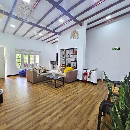 Galle Face Terrace Hostel By Tourlux Colombo Buitenkant foto